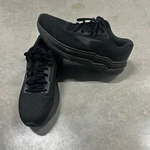 Brooks | Shoes | Brooks Jet Black Athletic Sneakers | Poshmark
